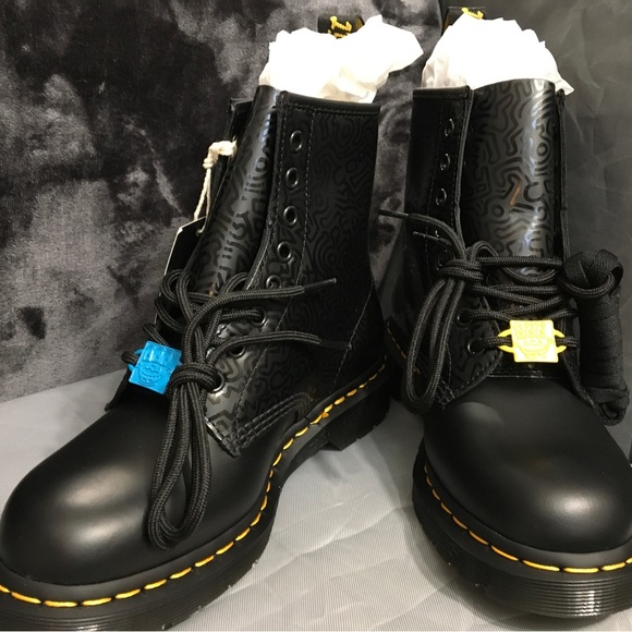 ICONIC! Dr Martens x Keith Haring BNIB! GORGEOUS BOOTS! USLadies/8 M/ 7 - Picture 6 of 12